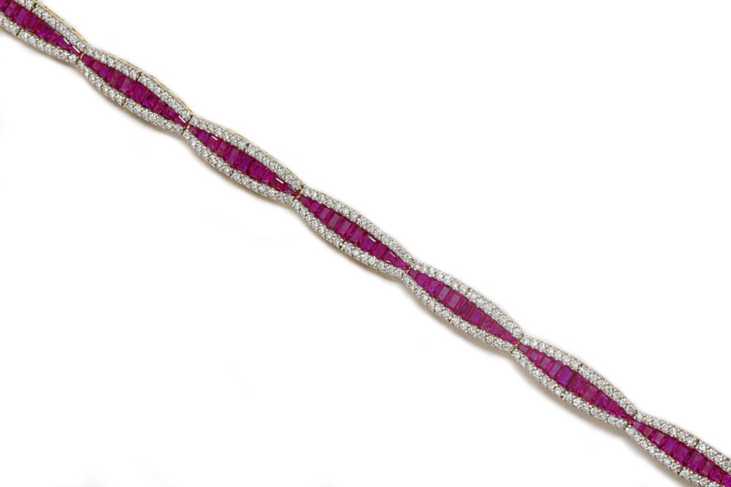 Bracelet with Pink gemstones 