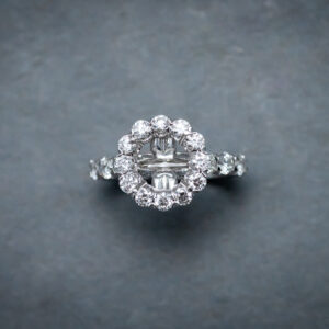 18k White Gold Diamond engagement ring