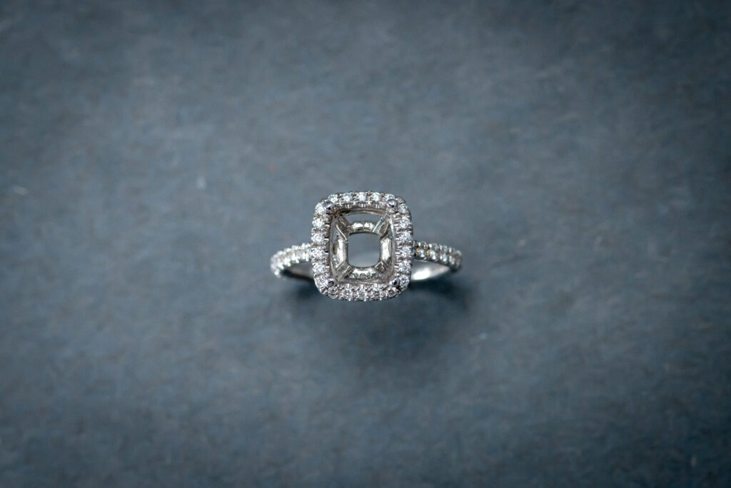 Semi-mounted rectangle-shaped Silver ring