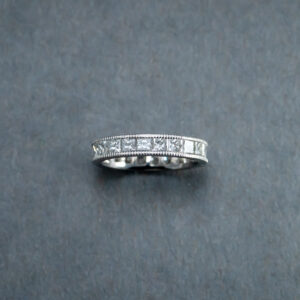 Silver ring with square-shaped Diamonds