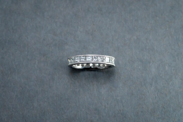 Silver ring with square-shaped Diamonds