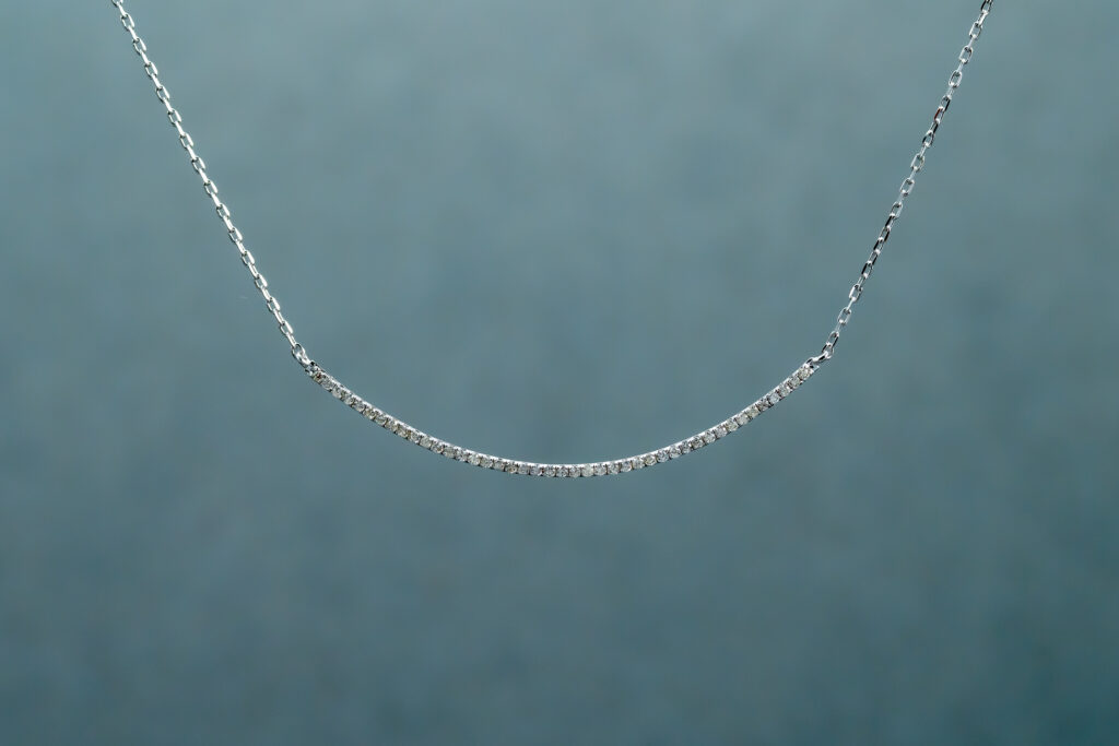 Silver necklace with a row of Diamonds 