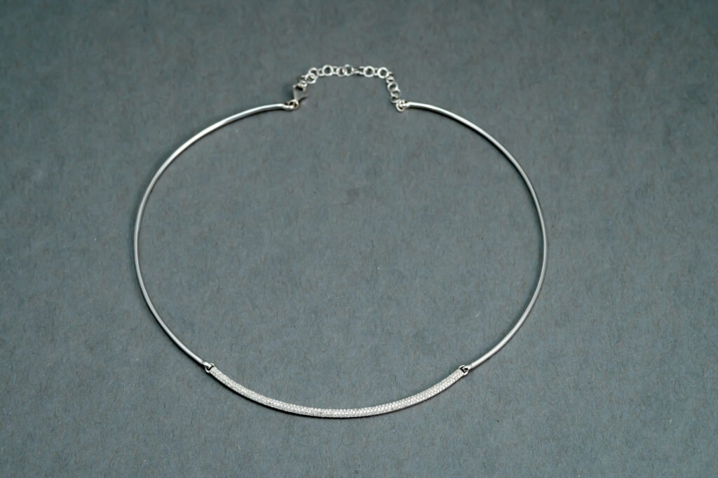 A Silver round necklace 