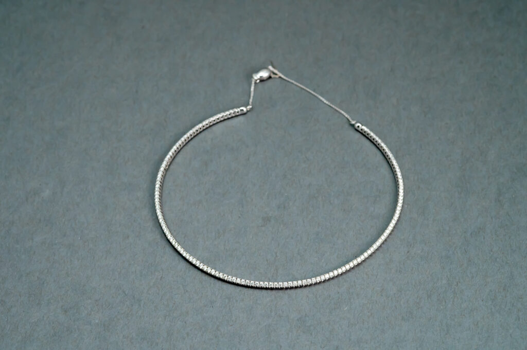 A Silver round necklace made of a handful of stones 