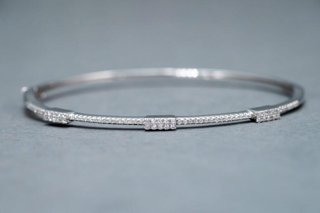 A thin Silver bracelet with Diamond pendants
