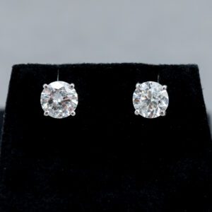 A 14k White Gold Diamond stud earrings 