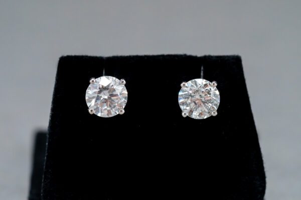 14k White Gold Diamond Stud earrings 