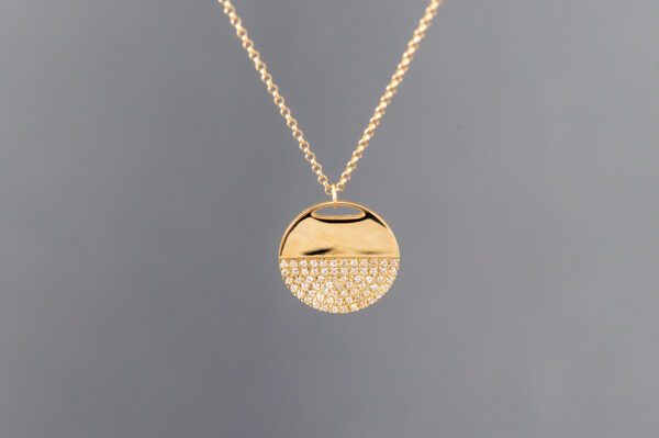 A gold necklace with a diamond cut out of the top.