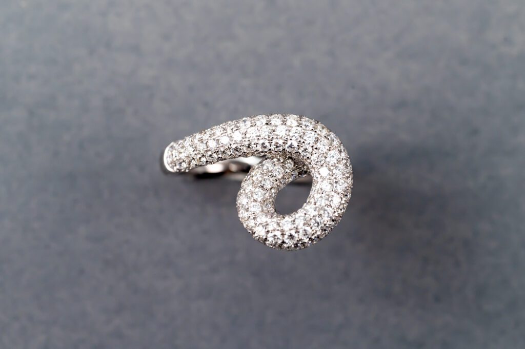A close up of the top part of a ring
