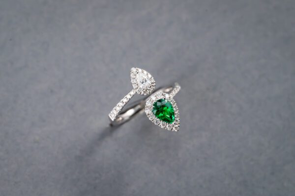 18K White Gold Emerald and Diamond Ring - Image 2