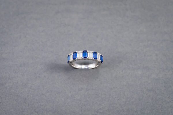 18K White Gold Diamond and Sapphire Ring