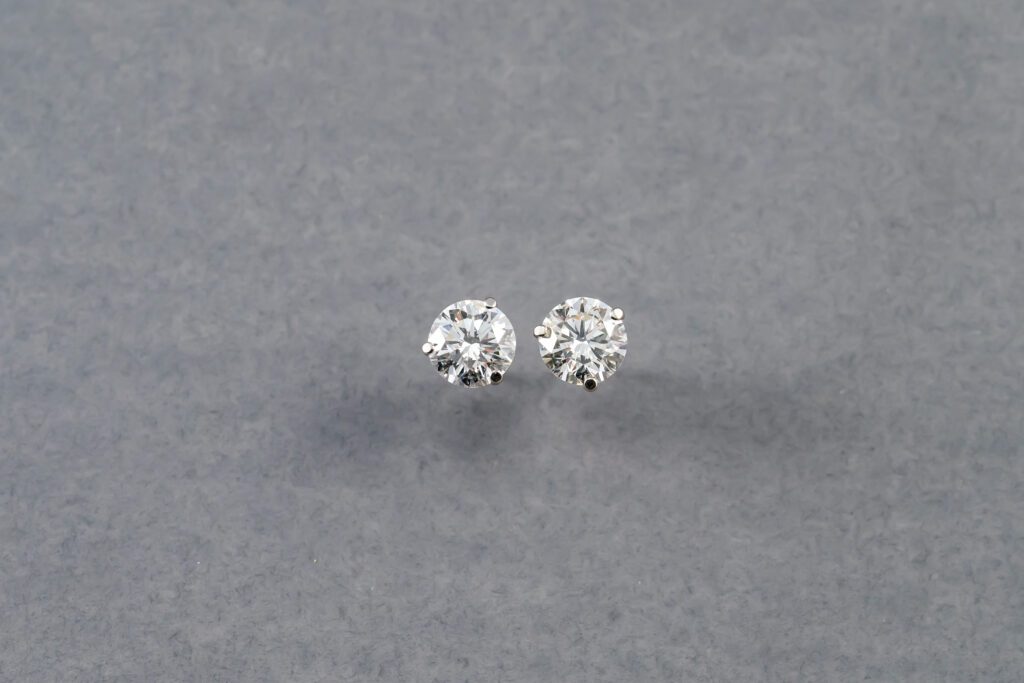 14k White Gold Diamond Stud Earrings