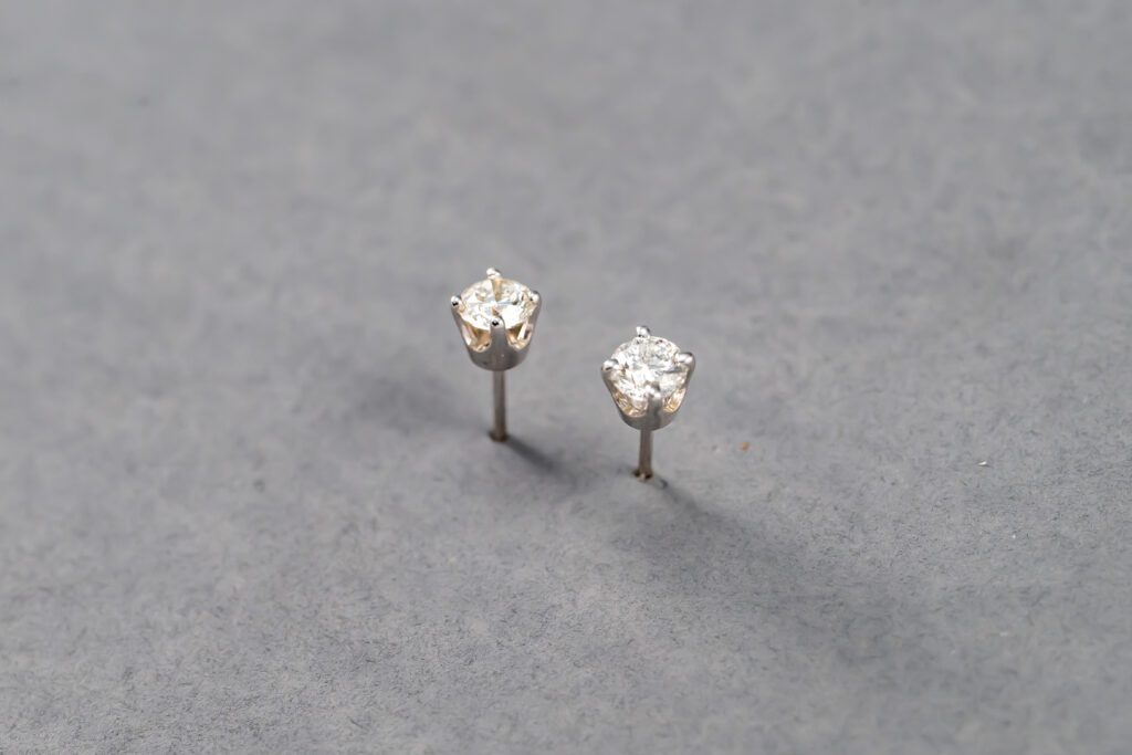 14k White Gold Diamond Stud Earrings