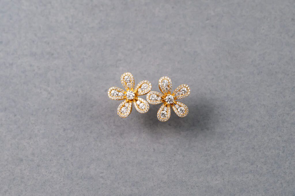 14k Yellow Gold Diamond Flower Stud Earring