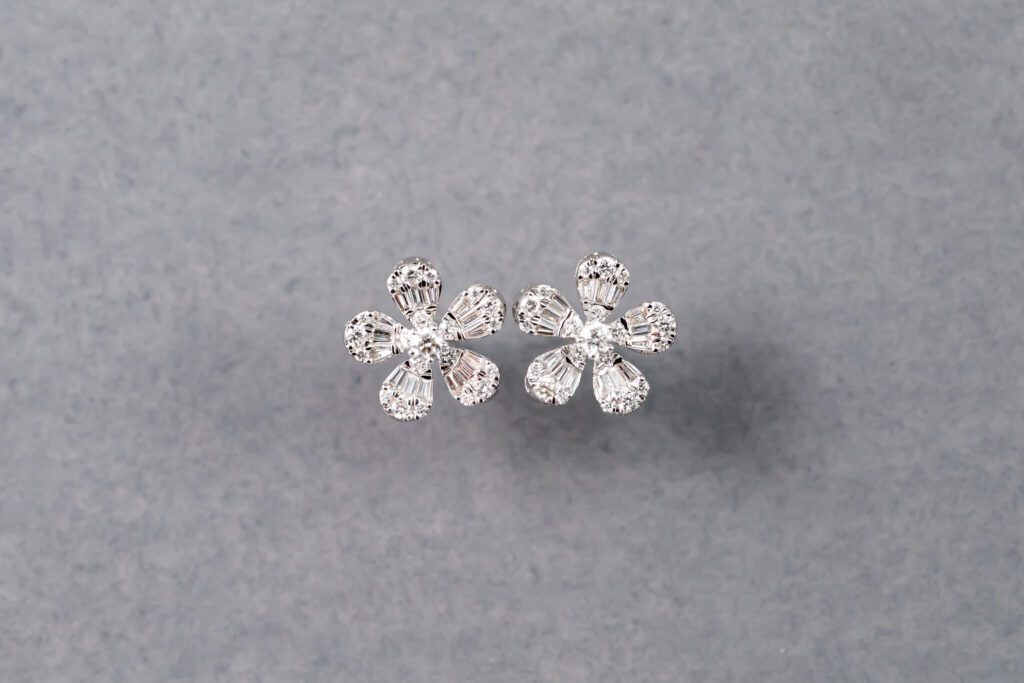14k White Gold Diamond Stud Flower Earrings